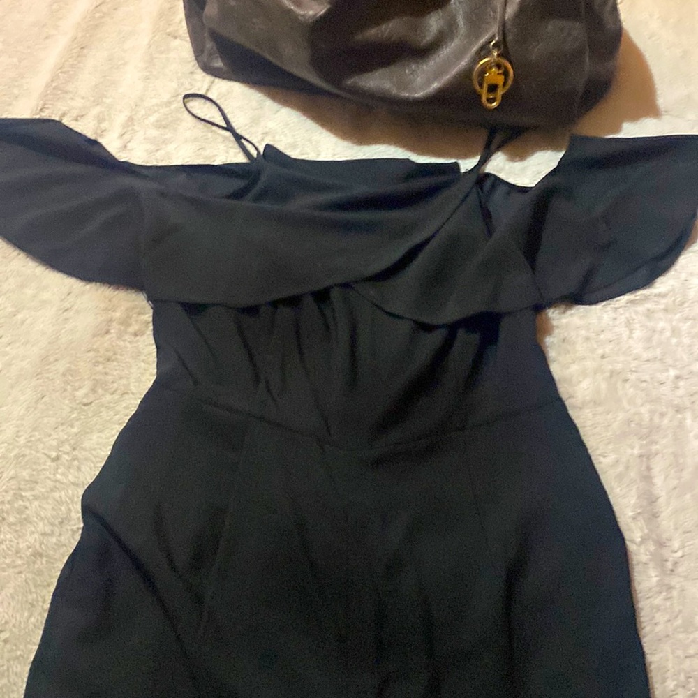 Black ruffle shoulder adjustable shoulder strap jumper/romper!